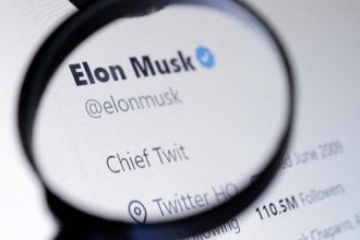 Conta De Elon Musk Com O Selo De Verificado Na Cor Azul Amplificado Com Uma Lupa 1668609761063 V2 900x506